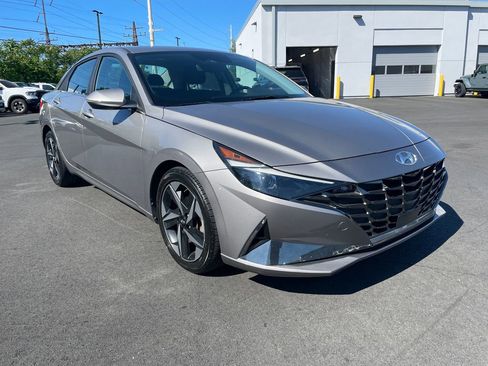 Used 2022 Hyundai Elantra SEL w/ Convenience + Premium Package FWD image 8