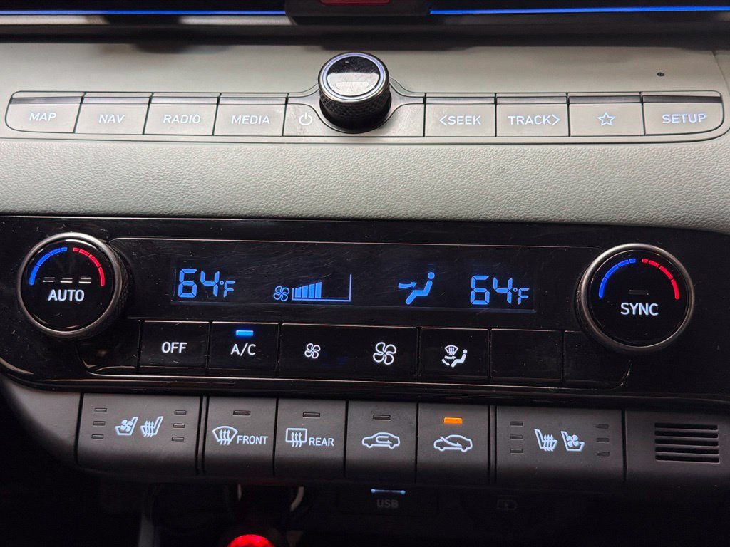 Certified 2024 Hyundai Elantra Limited FWD image 15