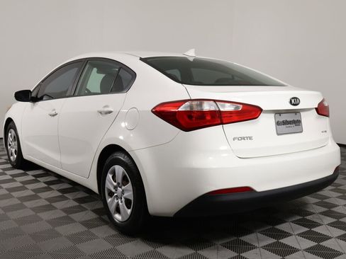 Used 2016 Kia Forte LX image 4