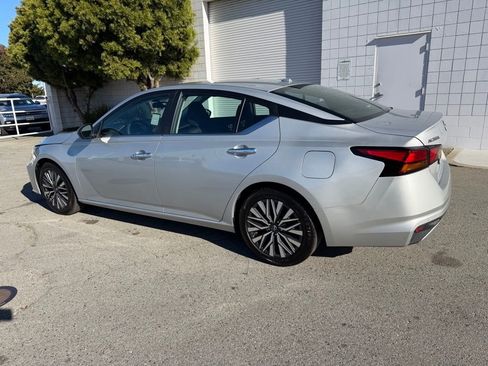 Used 2024 Nissan Altima 2.5 SV image 3