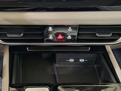 Used 2024 Volkswagen Atlas SE w/ Panoramic Sunroof Package image 38