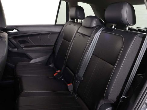 Used 2023 Volkswagen Tiguan SE w/ Panoramic Sunroof Package image 34