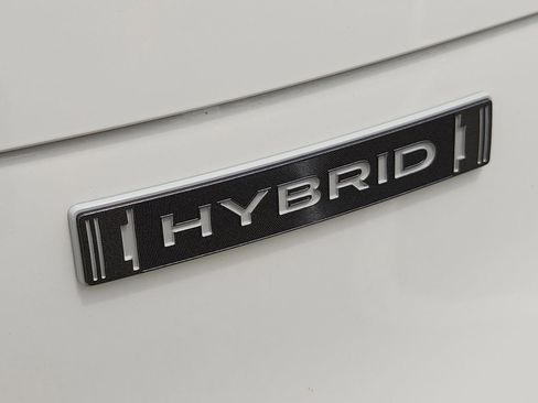 Certified 2025 Subaru Forester Premium AWD/4WD image 9