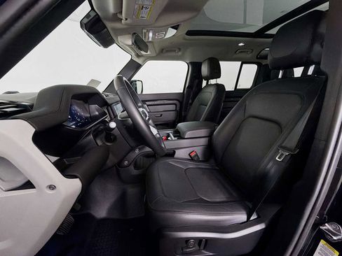 Used 2024 Land Rover Defender 110 S image 11