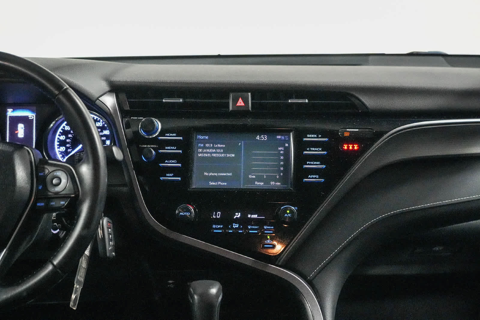 Used 2019 Toyota Camry SE w/ Carpet Mat Package FWD image 14