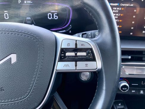 Certified 2025 Kia Telluride S FWD image 23