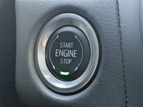 Used 2024 Chevrolet Suburban Premier image 25