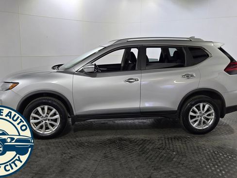Used 2019 Nissan Rogue SV image 4