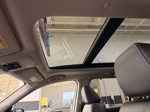 New 2026 Honda Pilot Touring image 15