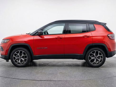Used 2025 Jeep Compass Limited image 5