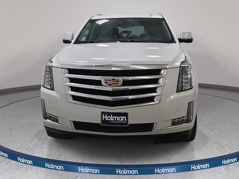 Used 2020 Cadillac Escalade Luxury AWD/4WD image 3