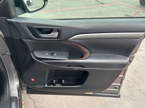 Used 2018 Toyota Highlander Limited Platinum image 28