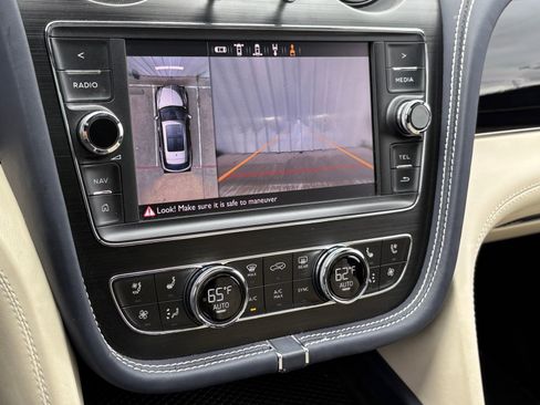 Used 2019 Bentley Bentayga AWD/4WD image 26