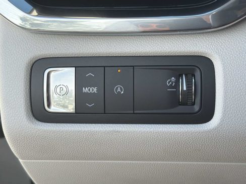 Used 2025 GMC Acadia Denali w/ Super Cruise Package FWD image 15