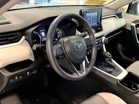 Used 2022 Toyota RAV4 XLE image 8