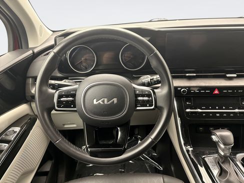 Used 2024 Kia Carnival EX FWD image 12