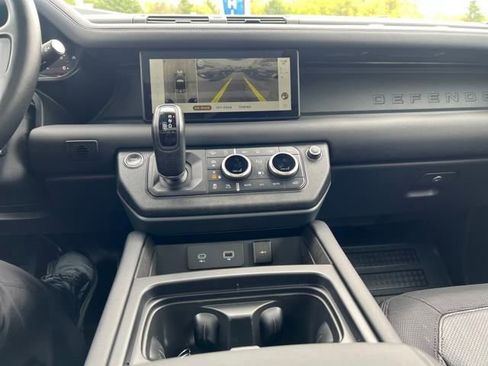 Used 2024 Land Rover Defender 90 X-Dynamic SE image 18