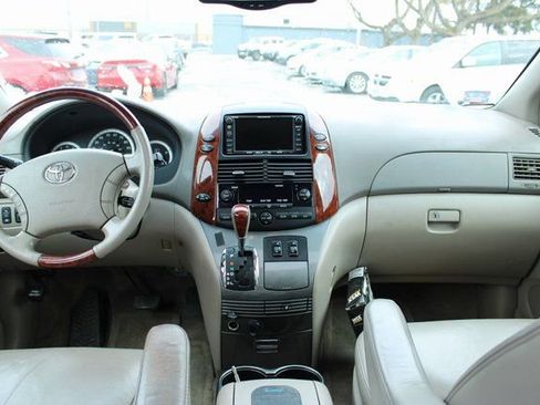 Used 2005 Toyota Sienna XLE image 16