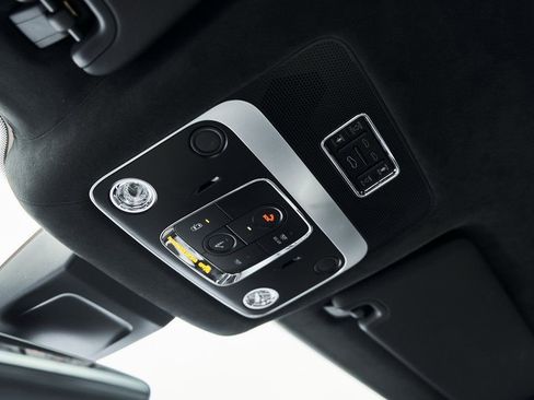 Used 2025 Bentley Flying Spur Plug-In Hybrid image 91