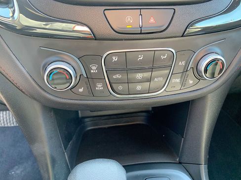 Certified 2022 Chevrolet Equinox RS image 17