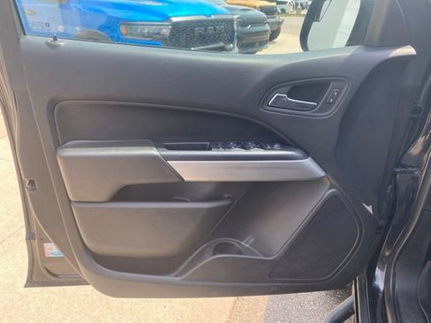Used 2020 Chevrolet Colorado LT w/ LT Convenience Package AWD/4WD image 10
