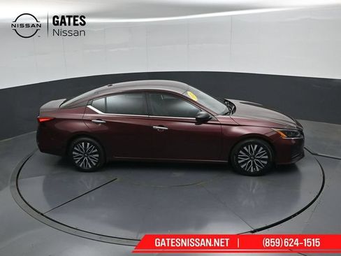 Used 2025 Nissan Altima 2.5 SV FWD image 44