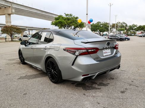 Used 2022 Toyota Camry XSE w/ Navigation Package image 9