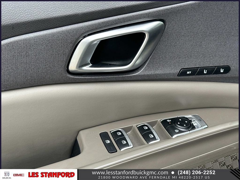 Used 2025 Kia Carnival EX FWD image 17