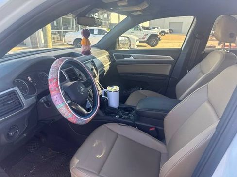 Used 2020 Volkswagen Atlas Cross Sport SE FWD image 17