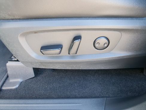 Used 2022 Nissan Pathfinder SL image 18