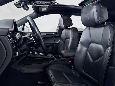 Used 2023 Porsche Macan image 15