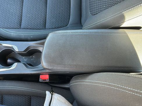 Used 2022 Chevrolet Bolt EUV LT w/ Comfort Package image 19