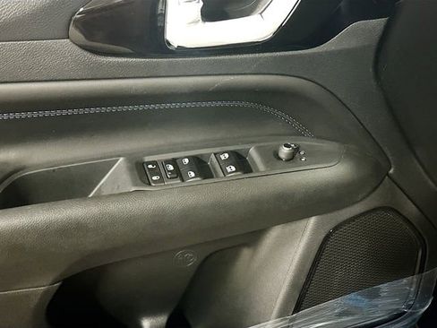 New 2026 Jeep Compass Limited image 18