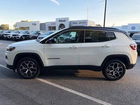 Certified 2025 Jeep Compass Limited AWD/4WD image 3