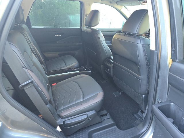 Used 2025 Nissan Pathfinder Platinum FWD image 27