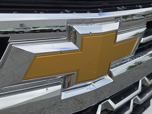 Used 2023 Chevrolet Silverado 1500 LTZ w/ LTZ Premium Package AWD/4WD image 6