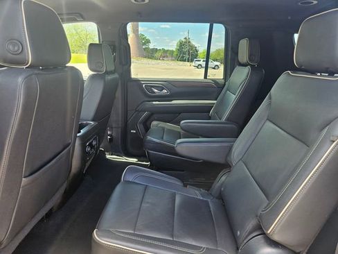 Used 2023 Chevrolet Suburban Premier AWD/4WD image 25