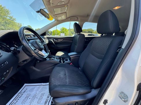 Used 2018 Nissan Rogue SV image 10