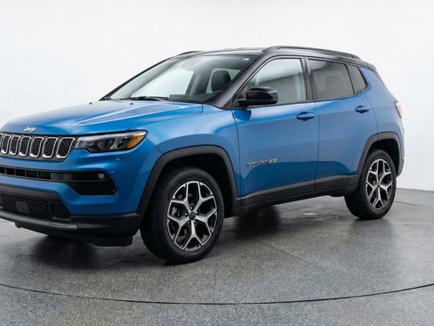 Used 2025 Jeep Compass Limited image 3