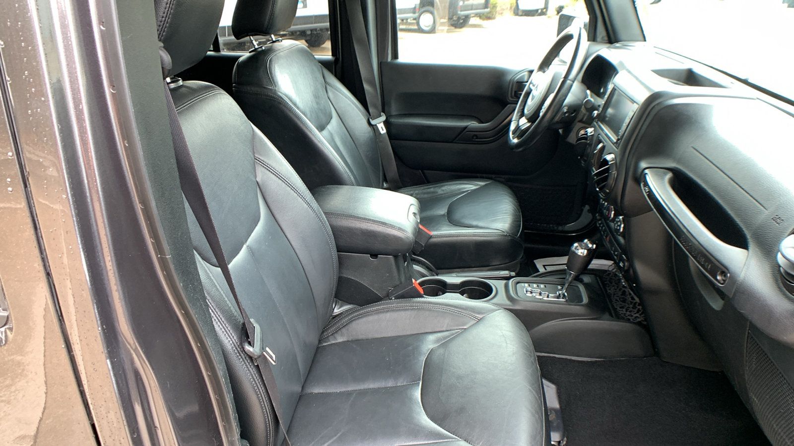 Used 2017 Jeep Wrangler Unlimited Sahara AWD/4WD image 25