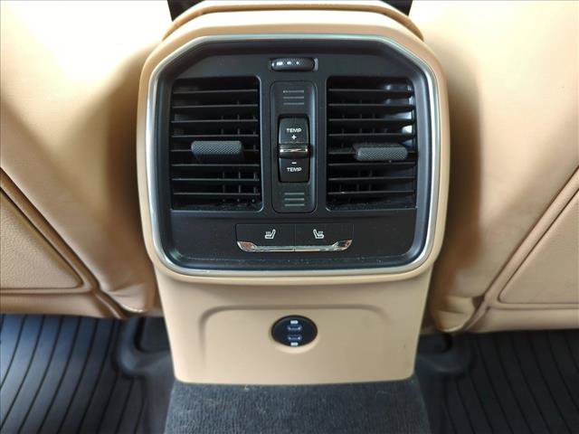 Used 2023 Porsche Macan AWD/4WD image 17