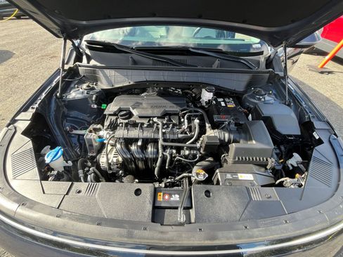 Used 2025 Hyundai Kona SEL image 32