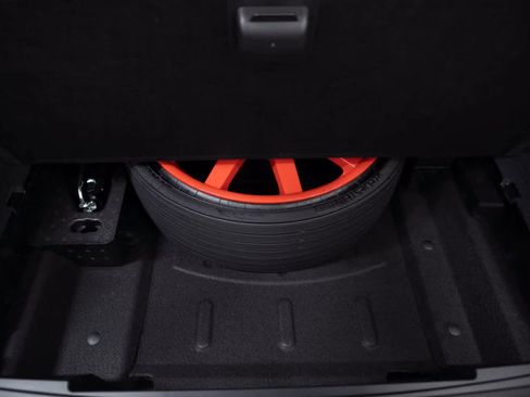 Certified 2025 Porsche Macan image 30