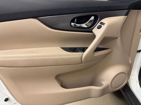 Used 2016 Nissan Rogue S FWD image 8