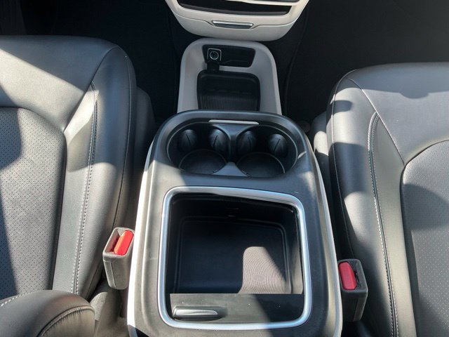 Used 2024 Chrysler Pacifica Limited FWD image 29