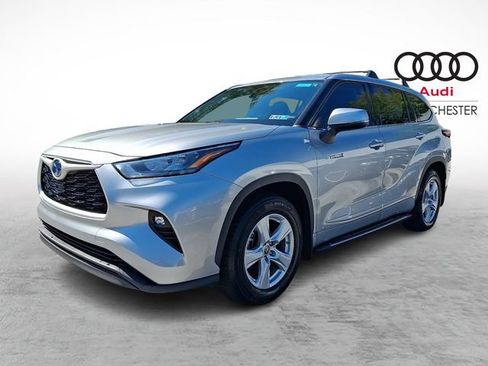 Used 2020 Toyota Highlander LE AWD/4WD image 3