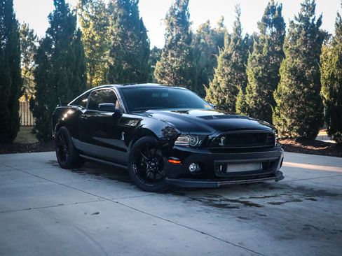 Used 2014 Ford Mustang Shelby GT500 w/ Equipment Group 821A image 2