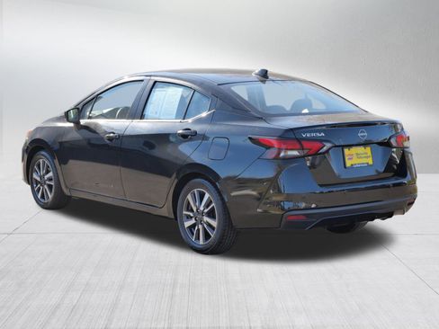 Used 2023 Nissan Versa SV image 5