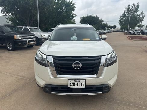 Certified 2022 Nissan Pathfinder SL w/ SL Premium Package FWD image 9