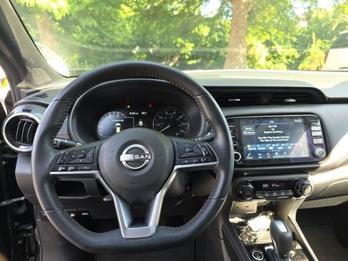 Used 2023 Nissan Kicks SR w/ Interior Electronics Package FWD image 13
